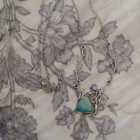 Cute Coral Necklace - Picture 3 of 4